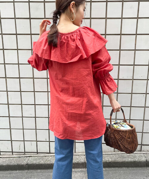 fredy emue（フレディエミュ）の「ケープフリル衿ブラウス（シャツ/ブラウス・レディース・ブラック/レッド/オフホワイト・38）」の9枚目の写真