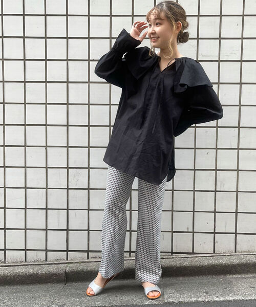 fredy emue（フレディエミュ）の「ケープフリル衿ブラウス（シャツ/ブラウス・レディース・ブラック/レッド/オフホワイト・38）」の11枚目の写真