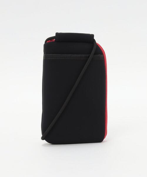 To b. by agnes b.（トゥービーバイアニエスベー）の「ロゴ マルチポシェット（エコバッグ/サブバッグ・レディース・ブラック・UNI）」の2枚目の写真