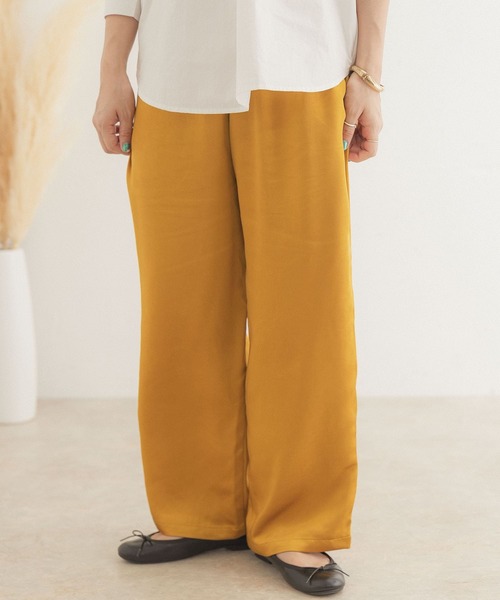 ITEMS URBANRESEARCH(アイテムズ アーバンリサーチ)の「サテンイージーパンツ(その他パンツ・レディース・グレー系その他/ブラック/マスタード/ブラウン・FREE)」の1枚目の写真