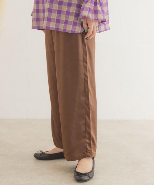 ITEMS URBANRESEARCH(アイテムズ アーバンリサーチ)の「サテンイージーパンツ(その他パンツ・レディース・グレー系その他/ブラック/マスタード/ブラウン・FREE)」の10枚目の写真