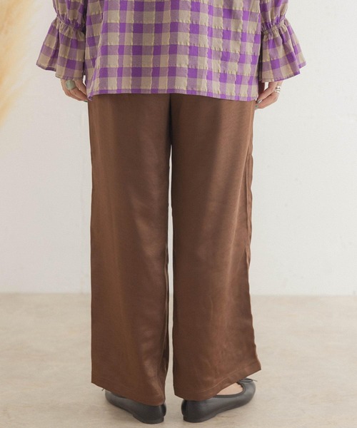 ITEMS URBANRESEARCH(アイテムズ アーバンリサーチ)の「サテンイージーパンツ(その他パンツ・レディース・グレー系その他/ブラック/マスタード/ブラウン・FREE)」の5枚目の写真