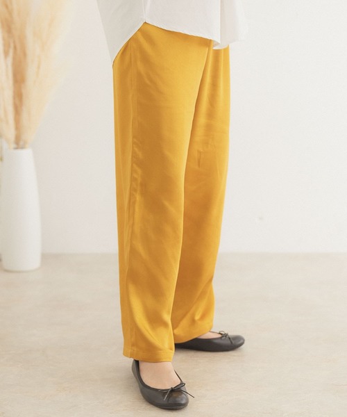 ITEMS URBANRESEARCH(アイテムズ アーバンリサーチ)の「サテンイージーパンツ(その他パンツ・レディース・グレー系その他/ブラック/マスタード/ブラウン・FREE)」の9枚目の写真