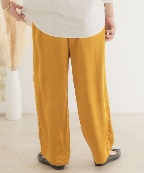 ITEMS URBANRESEARCH(アイテムズ アーバンリサーチ)の「サテンイージーパンツ(その他パンツ・レディース・グレー系その他/ブラック/マスタード/ブラウン・FREE)」の8枚目の写真