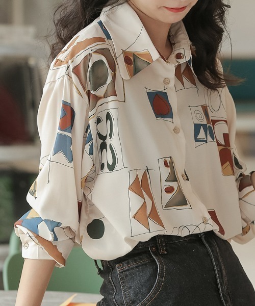 KOR（ケーオーアール）の「総柄　長袖シャツ（シャツ/ブラウス・レディース・ベージュ系その他・S/M/L/XL）」の2枚目の写真
