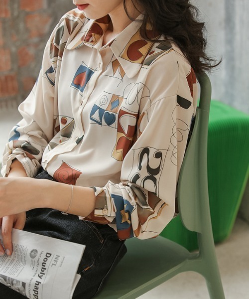KOR（ケーオーアール）の「総柄　長袖シャツ（シャツ/ブラウス・レディース・ベージュ系その他・S/M/L/XL）」の5枚目の写真