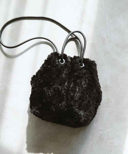 green label relaxing（グリーンレーベルリラクシング）の「ボア ミニショッピング 2WAYバッグ（ショルダーバッグ・レディース・ブラック/オフホワイト/モカ/ケリー・FREE）」の2枚目の写真