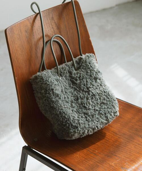 green label relaxing（グリーンレーベルリラクシング）の「ボア ミニショッピング 2WAYバッグ（ショルダーバッグ・レディース・ブラック/オフホワイト/モカ/ケリー・FREE）」の11枚目の写真