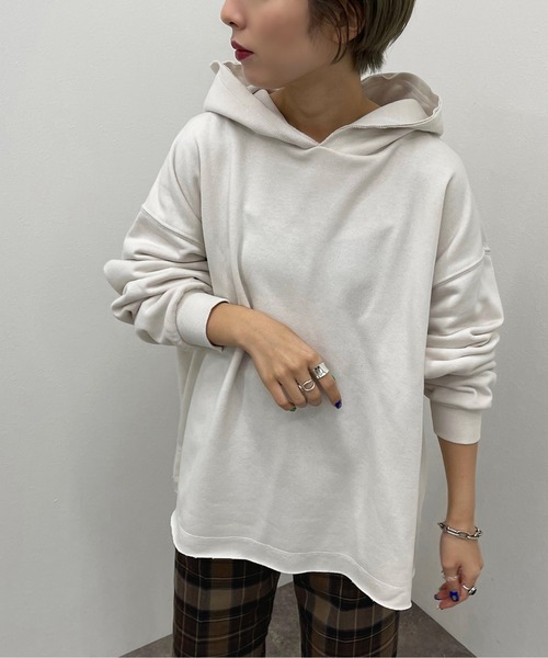 apres jour mignon(アプレジュールミニョン)の「ダメージ裏毛フーディー【ZOZOTOWN限定アイテム】(パーカー・レディース・アイボリー/ブラック/ナチュラル・X-LARGE/フリー)」の4枚目の写真