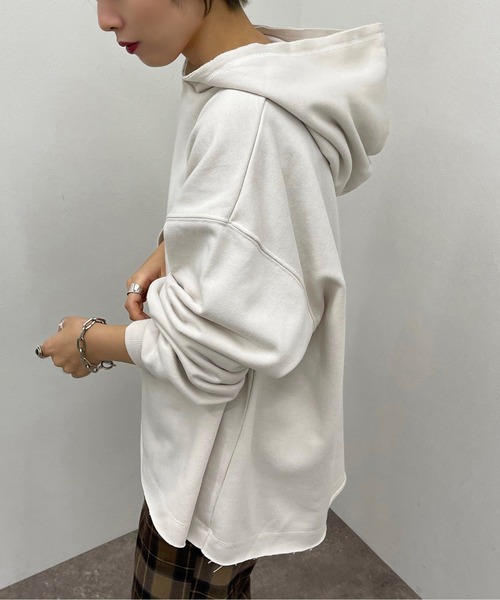 apres jour mignon(アプレジュールミニョン)の「ダメージ裏毛フーディー【ZOZOTOWN限定アイテム】(パーカー・レディース・アイボリー/ブラック/ナチュラル・X-LARGE/フリー)」の5枚目の写真