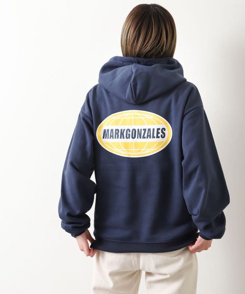 Mark Gonzales(マーク・ゴンザレス)の「【別注】【Mark Gonzales】カレッジロゴプルオーバーパーカー(パーカー・レディース・ブラック/ブルーグレー/ネイビー系/ホワイト/ネイビー/杢グレー・MEDIUM/X-LARGE/LARGE)」の5枚目の写真