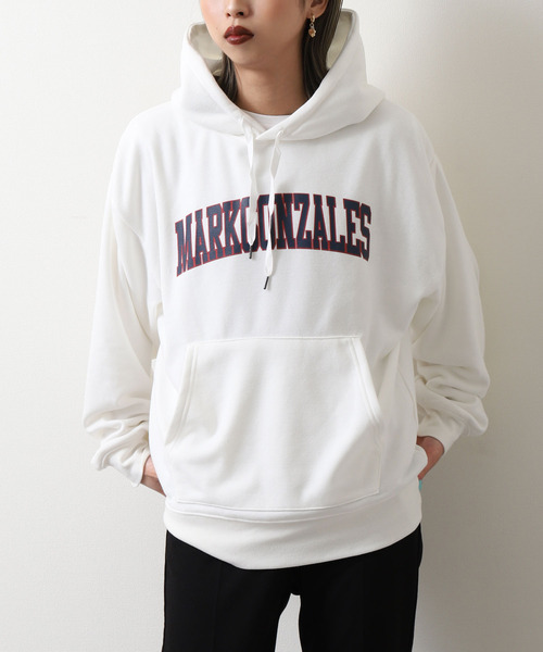 Mark Gonzales(マーク・ゴンザレス)の「【別注】【Mark Gonzales】カレッジロゴプルオーバーパーカー(パーカー・レディース・ブラック/ブルーグレー/ネイビー系/ホワイト/ネイビー/杢グレー・MEDIUM/X-LARGE/LARGE)」の19枚目の写真