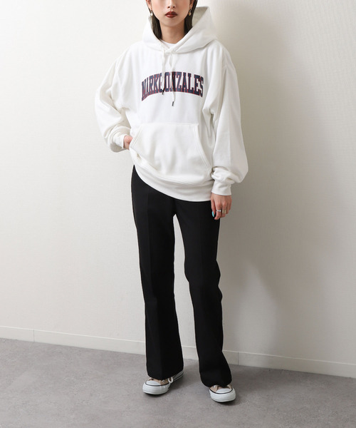 Mark Gonzales(マーク・ゴンザレス)の「【別注】【Mark Gonzales】カレッジロゴプルオーバーパーカー(パーカー・レディース・ブラック/ブルーグレー/ネイビー系/ホワイト/ネイビー/杢グレー・MEDIUM/X-LARGE/LARGE)」の20枚目の写真