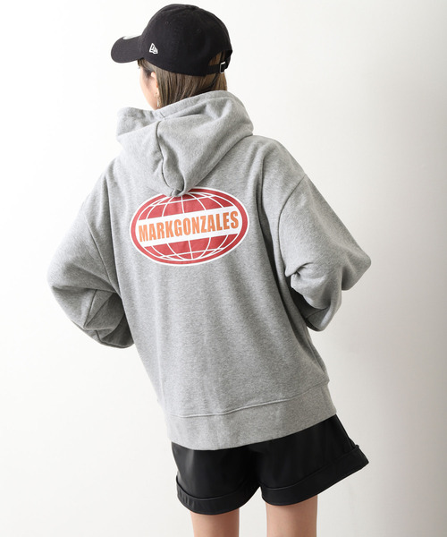 Mark Gonzales(マーク・ゴンザレス)の「【別注】【Mark Gonzales】カレッジロゴプルオーバーパーカー(パーカー・レディース・ブラック/ブルーグレー/ネイビー系/ホワイト/ネイビー/杢グレー・MEDIUM/X-LARGE/LARGE)」の7枚目の写真