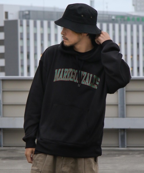 Mark Gonzales(マーク・ゴンザレス)の「【別注】【Mark Gonzales】カレッジロゴプルオーバーパーカー(パーカー・レディース・ブラック/ブルーグレー/ネイビー系/ホワイト/ネイビー/杢グレー・MEDIUM/X-LARGE/LARGE)」の10枚目の写真