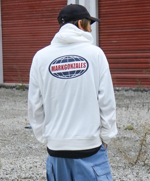 Mark Gonzales(マーク・ゴンザレス)の「【別注】【Mark Gonzales】カレッジロゴプルオーバーパーカー(パーカー・レディース・ブラック/ブルーグレー/ネイビー系/ホワイト/ネイビー/杢グレー・MEDIUM/X-LARGE/LARGE)」の12枚目の写真