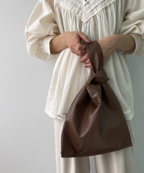 LE MORE（リモア）の「ワンハンドルスクエアバッグ（ハンドバッグ・レディース・ブラック/ベージュ/ブラウン/アイボリー・FREE）」の3枚目の写真