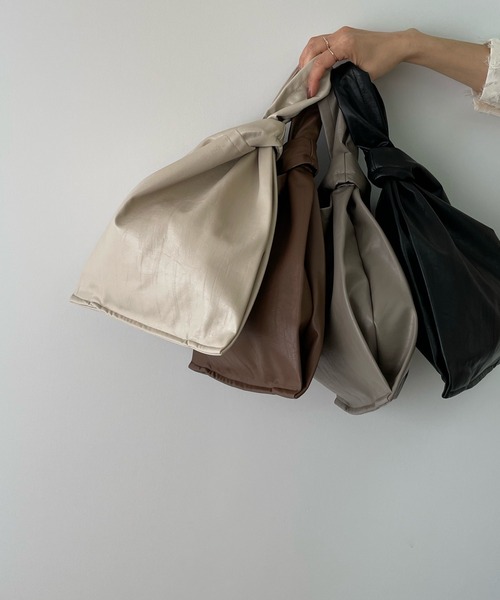 LE MORE（リモア）の「ワンハンドルスクエアバッグ（ハンドバッグ・レディース・ブラック/ベージュ/ブラウン/アイボリー・FREE）」の2枚目の写真