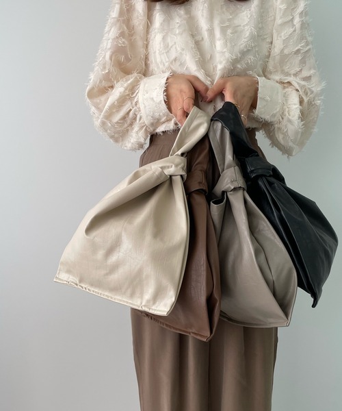 LE MORE（リモア）の「ワンハンドルスクエアバッグ（ハンドバッグ・レディース・ブラック/ベージュ/ブラウン/アイボリー・FREE）」の7枚目の写真