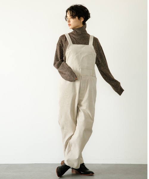 koe（コエ）の「コーデュロイオーバーオール*（サロペット/オーバーオール・レディース・グレー/オフホワイト/ブラック・L/S/M）」の2枚目の写真