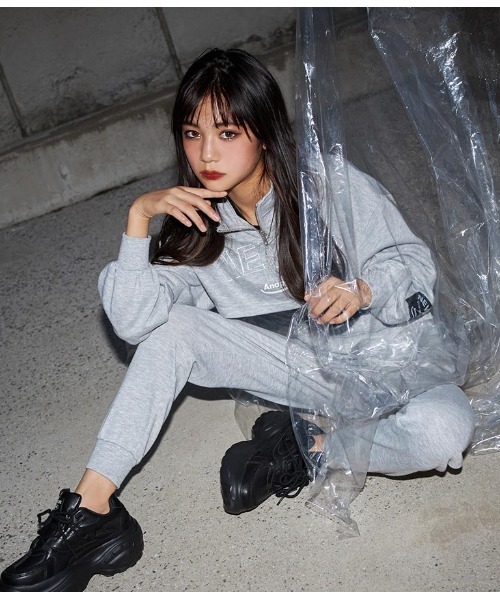ANAP GiRL(アナップガール)の「スウェットセット×タンク3点セット(スウェット・キッズ・グレー/ブラック/ライトブルー・S/M/XS)」の8枚目の写真