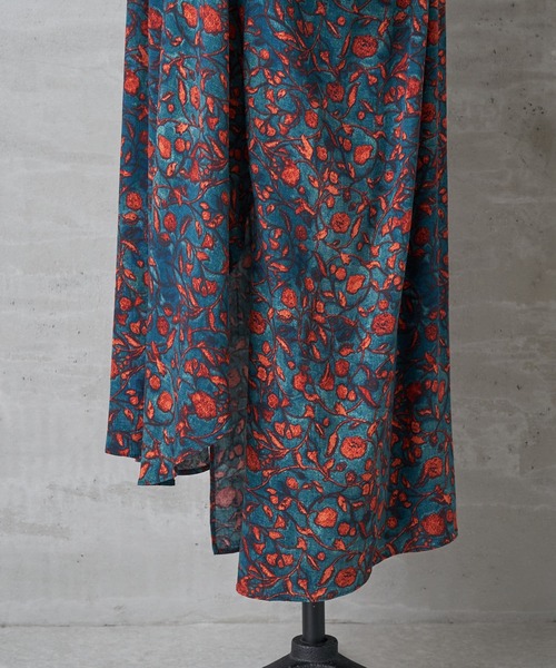 BEARDSLEY（ビアズリー）の「袖のギャザーもアクセントに《FRIPIER》プリントマキシワンピース（ワンピース・レディース・グリーン・FREE）」の3枚目の写真