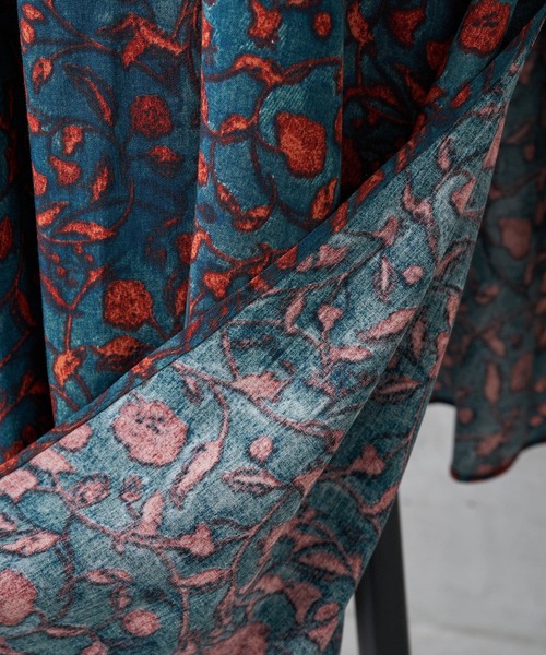 BEARDSLEY（ビアズリー）の「袖のギャザーもアクセントに《FRIPIER》プリントマキシワンピース（ワンピース・レディース・グリーン・FREE）」の9枚目の写真