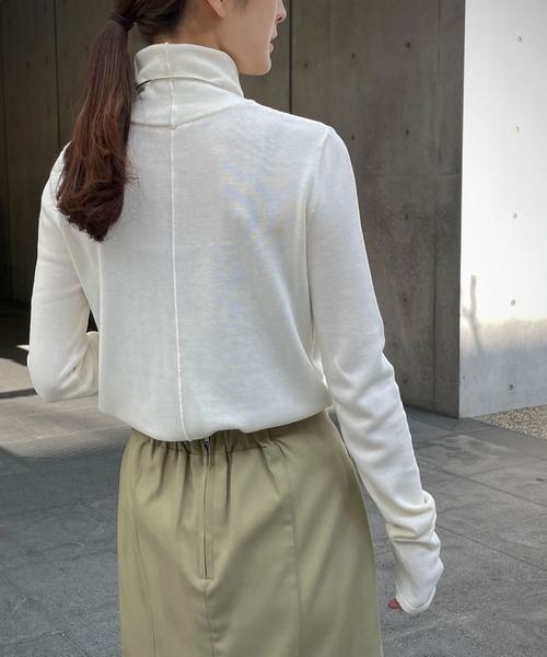&g'aime(アンジェム)の「【&g'aime】タートルネックニット(Tシャツ/カットソー・レディース・ホワイト/ブラック/カーキ/グレイッシュベージュ・FREE)」の10枚目の写真