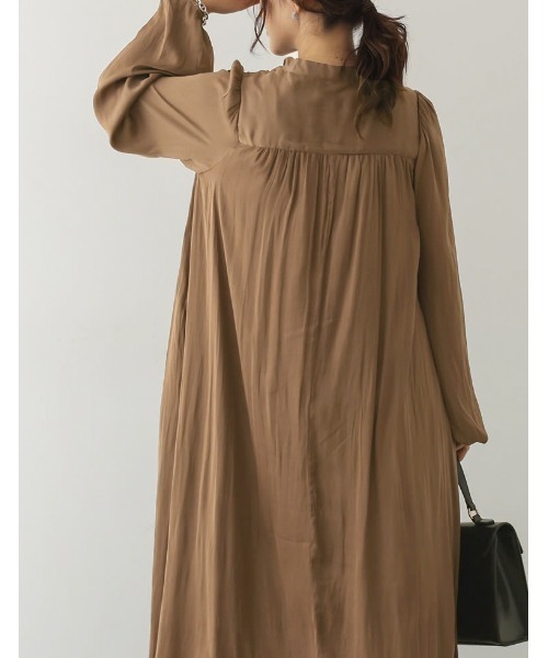 Re:EDIT（リエディ）の「[低身長サイズ有]リサイクルサテンマキシワンピース（ワンピース・レディース・ブラウン/ライム/ブラック/ブラック系その他/ブルー/モカ・MEDIUM/SMALL/SHORT/LARGE）」の16枚目の写真