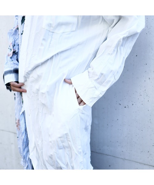 rovtski（ロフトスキー）の「SHARE ROOMS LONG ROOM SHIRT/シェアルームス オーバーサイズ ロングルームシャツ（シャツ/ブラウス・メンズ・ホワイト系その他/ブルー系その他/ホワイト系その他2/ブルー系その他2・FREE）」の17枚目の写真