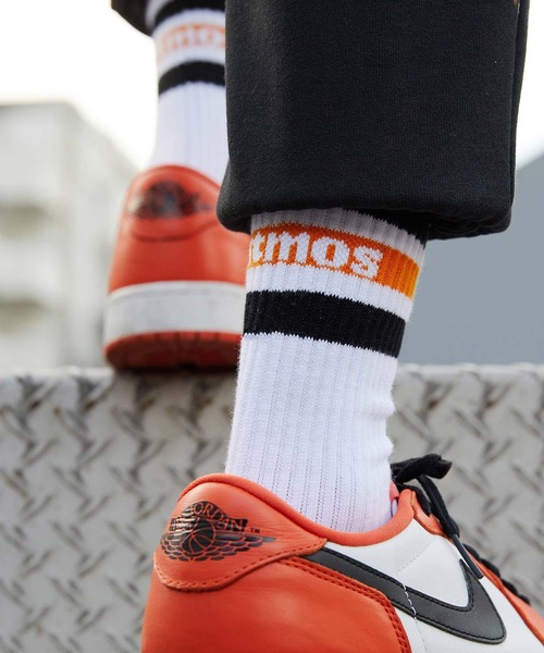 atmos pink(アトモスピンク)の「atmos OG COLOR LINE SOCKS / アトモス オージーカラー ライン ソックス(ソックス/靴下・メンズ・ブラック/レッド/オレンジ/ロイヤルブルー・26-28cm)」の11枚目の写真