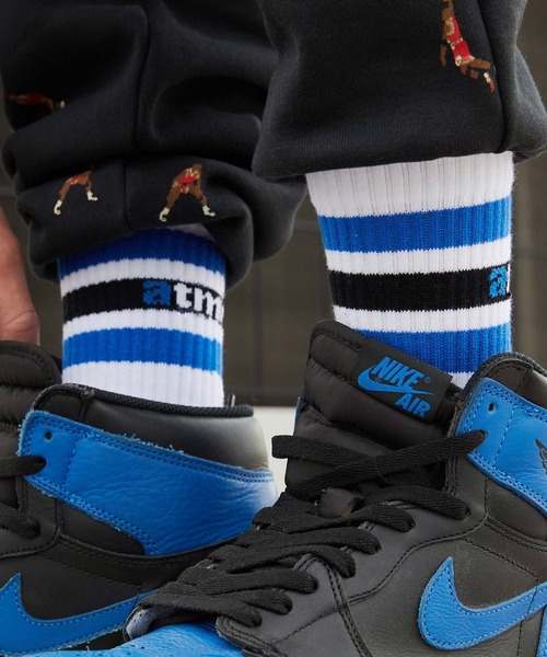 atmos pink(アトモスピンク)の「atmos OG COLOR LINE SOCKS / アトモス オージーカラー ライン ソックス(ソックス/靴下・メンズ・ブラック/レッド/オレンジ/ロイヤルブルー・26-28cm)」の12枚目の写真