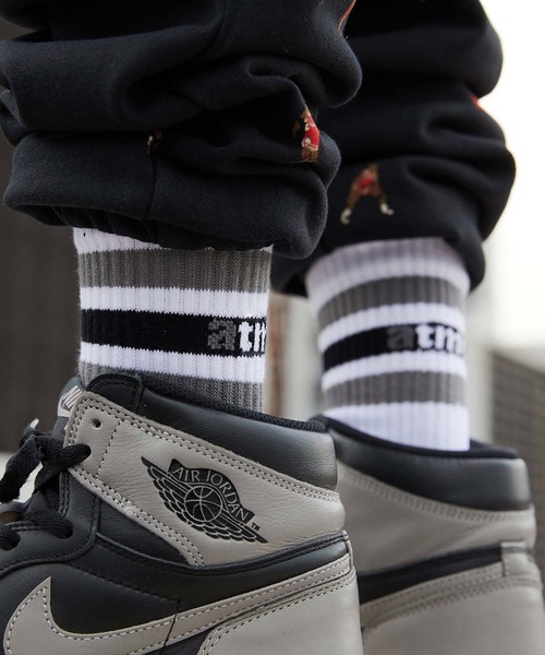 atmos pink(アトモスピンク)の「atmos OG COLOR LINE SOCKS / アトモス オージーカラー ライン ソックス(ソックス/靴下・メンズ・ブラック/レッド/オレンジ/ロイヤルブルー・26-28cm)」の9枚目の写真