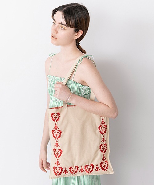 Casselini（キャセリーニ）の「Casselini(キャセリーニ)エンブロイダリートート（トートバッグ・レディース・グリーン/オレンジ/アイボリー・FREE）」の2枚目の写真