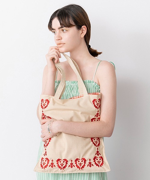 Casselini（キャセリーニ）の「Casselini(キャセリーニ)エンブロイダリートート（トートバッグ・レディース・グリーン/オレンジ/アイボリー・FREE）」の22枚目の写真