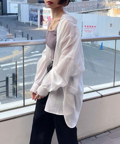 PAGEBOY（ページボーイ）の「シアールーズシャツ（シャツ/ブラウス・レディース・ブラック/オフホワイト/ブラック×ホワイト/コーラル/スカイブルー系・FREE）」の2枚目の写真