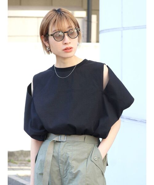 Ungrid(アングリッド)の「ショルダースリットルーズTee(Tシャツ/カットソー・レディース・ブラック/オフホワイト・FREE)」の2枚目の写真
