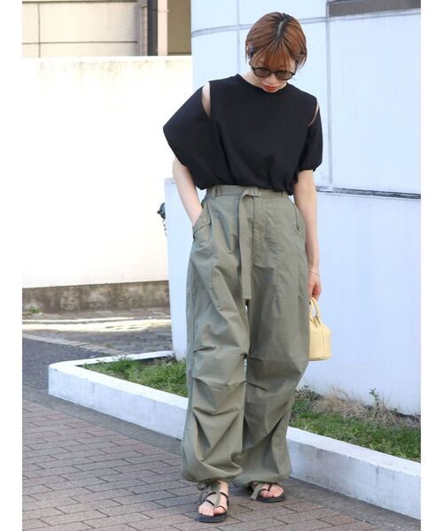 Ungrid(アングリッド)の「ショルダースリットルーズTee(Tシャツ/カットソー・レディース・ブラック/オフホワイト・FREE)」の9枚目の写真