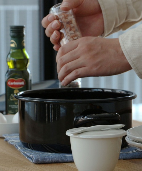 HIGHTIDE（ハイタイド）の「MUNDER Pot With Lid ポットウィズリッド ホーロー製 両手鍋 20cm（鍋/フライパン・レディース・ブラック・FREE）」の10枚目の写真