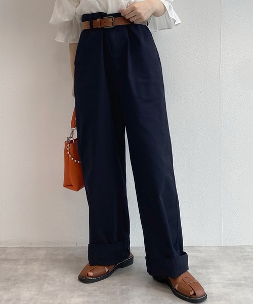 w closet（ダブルクローゼット）の「ベルト付きオーバーサイズチノパンツ（チノパンツ・レディース・ベージュ/ダークネイビー・FREE）」の2枚目の写真