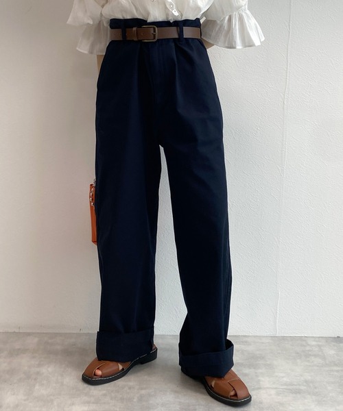 w closet（ダブルクローゼット）の「ベルト付きオーバーサイズチノパンツ（チノパンツ・レディース・ベージュ/ダークネイビー・FREE）」の4枚目の写真