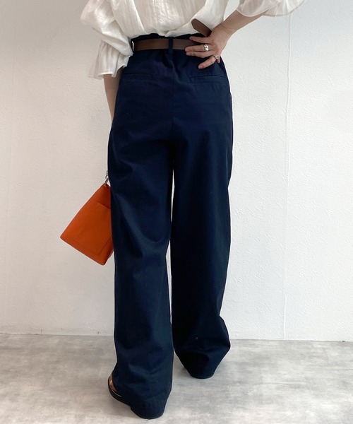 w closet（ダブルクローゼット）の「ベルト付きオーバーサイズチノパンツ（チノパンツ・レディース・ベージュ/ダークネイビー・FREE）」の7枚目の写真