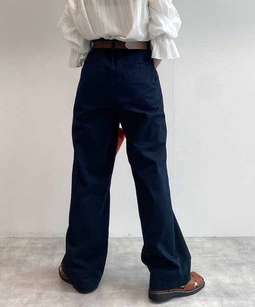 w closet（ダブルクローゼット）の「ベルト付きオーバーサイズチノパンツ（チノパンツ・レディース・ベージュ/ダークネイビー・FREE）」の9枚目の写真