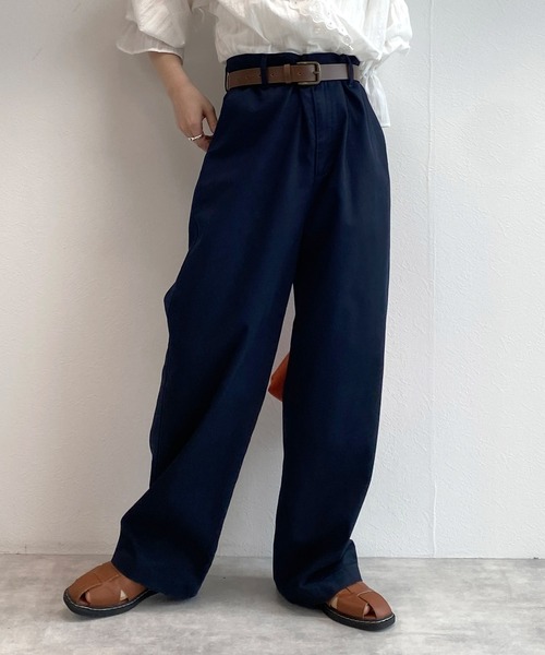 w closet（ダブルクローゼット）の「ベルト付きオーバーサイズチノパンツ（チノパンツ・レディース・ベージュ/ダークネイビー・FREE）」の10枚目の写真