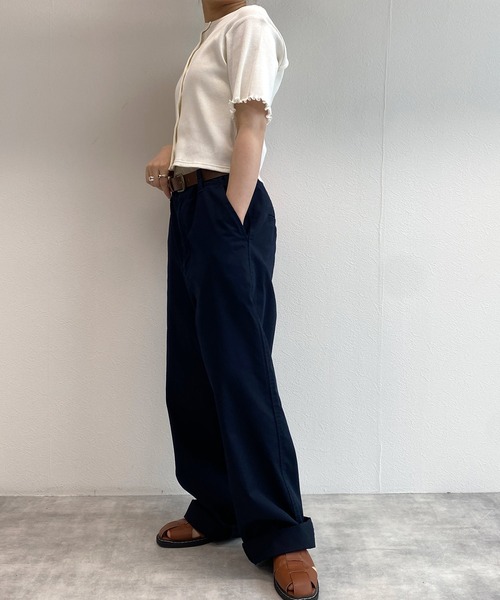 w closet（ダブルクローゼット）の「ベルト付きオーバーサイズチノパンツ（チノパンツ・レディース・ベージュ/ダークネイビー・FREE）」の14枚目の写真