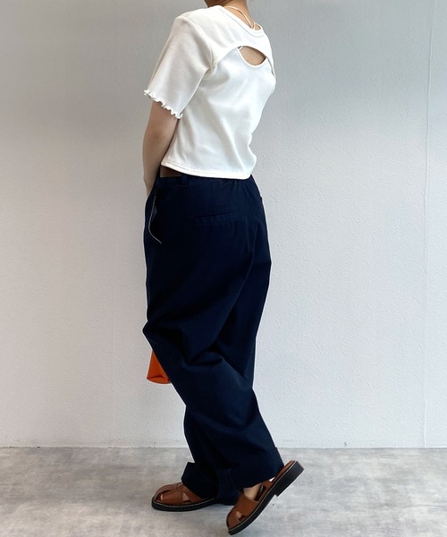 w closet（ダブルクローゼット）の「ベルト付きオーバーサイズチノパンツ（チノパンツ・レディース・ベージュ/ダークネイビー・FREE）」の18枚目の写真