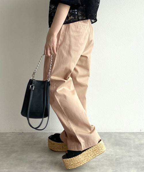 w closet（ダブルクローゼット）の「ベルト付きオーバーサイズチノパンツ（チノパンツ・レディース・ベージュ/ダークネイビー・FREE）」の22枚目の写真