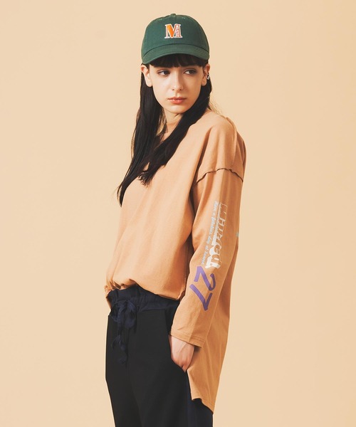 MILKFED.(ミルクフェド)の「BACK LOGO SIDE SLIT BIG TOP(Tシャツ/カットソー・レディース・ホワイト/ブラック/ベージュ/ブルー・ONE SIZE)」の3枚目の写真