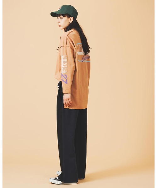 MILKFED.(ミルクフェド)の「BACK LOGO SIDE SLIT BIG TOP(Tシャツ/カットソー・レディース・ホワイト/ブラック/ベージュ/ブルー・ONE SIZE)」の8枚目の写真