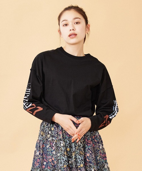 MILKFED.(ミルクフェド)の「BACK LOGO SIDE SLIT BIG TOP(Tシャツ/カットソー・レディース・ホワイト/ブラック/ベージュ/ブルー・ONE SIZE)」の19枚目の写真